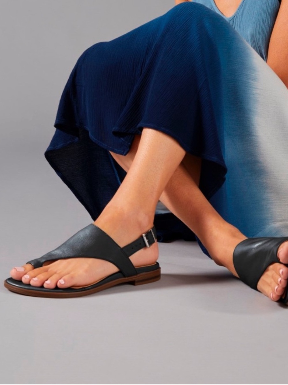 Vionic Black Leather Ella Sandals